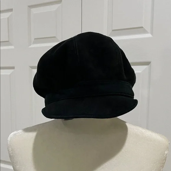 UGG Black Suede Bakers Boy Women's Hat (Shearling inside) - Picture 1 of 9